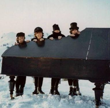 Help! The Beatles, 1965 .