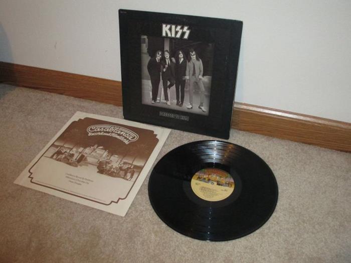 Kiss 1975 Dressed to Kill, 