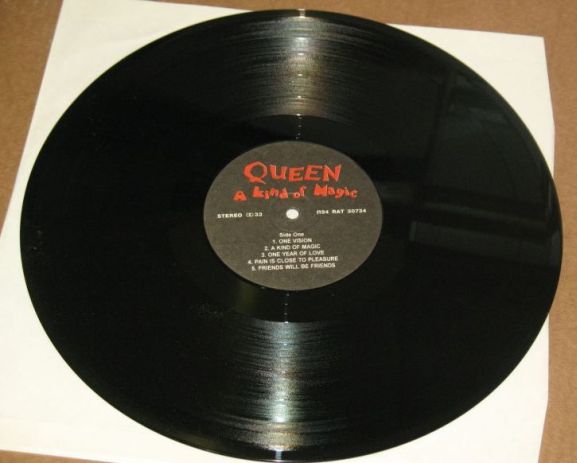 Queen, A Kind of Magic, 1986, Santa Records, 1994 .